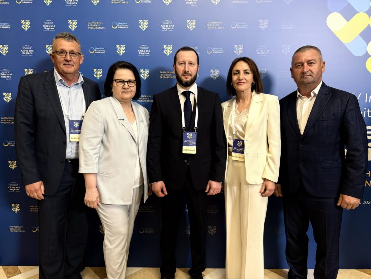 Делегація Хмельниччини взяла участь у Міжнародному саміті міст і регіонів України