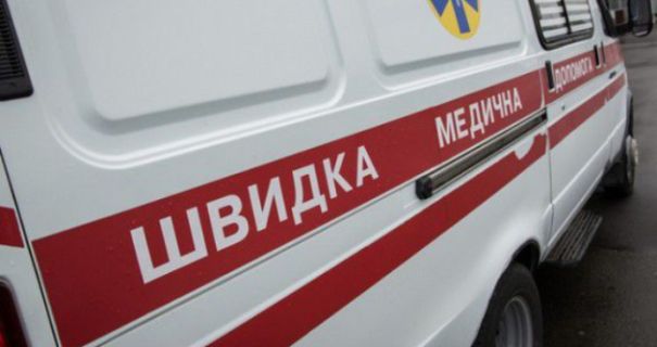 У Хмельницькому 25-річна жінка вижила після падіння з 4 поверху